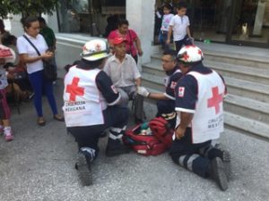 Cruz Roja Mexicana crews helping